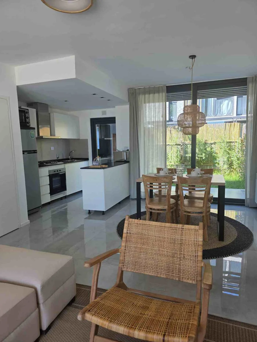 Venta casa 4 amb Jardin coche Tigre Rincon Milberg foto 4