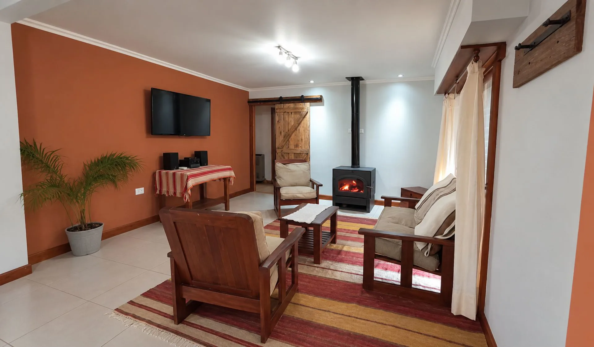 CASA 4 AMBIENTES CON QUINCHO Y PATIO. APTO CREDITO foto 2