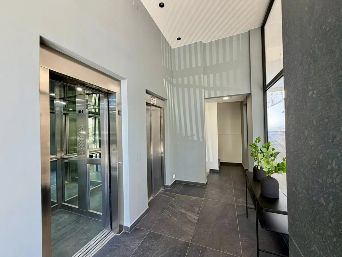 VENTA EXCLUSIVO PISO EN ZAPIOLA 222- 3 DORMITORIOS foto 3