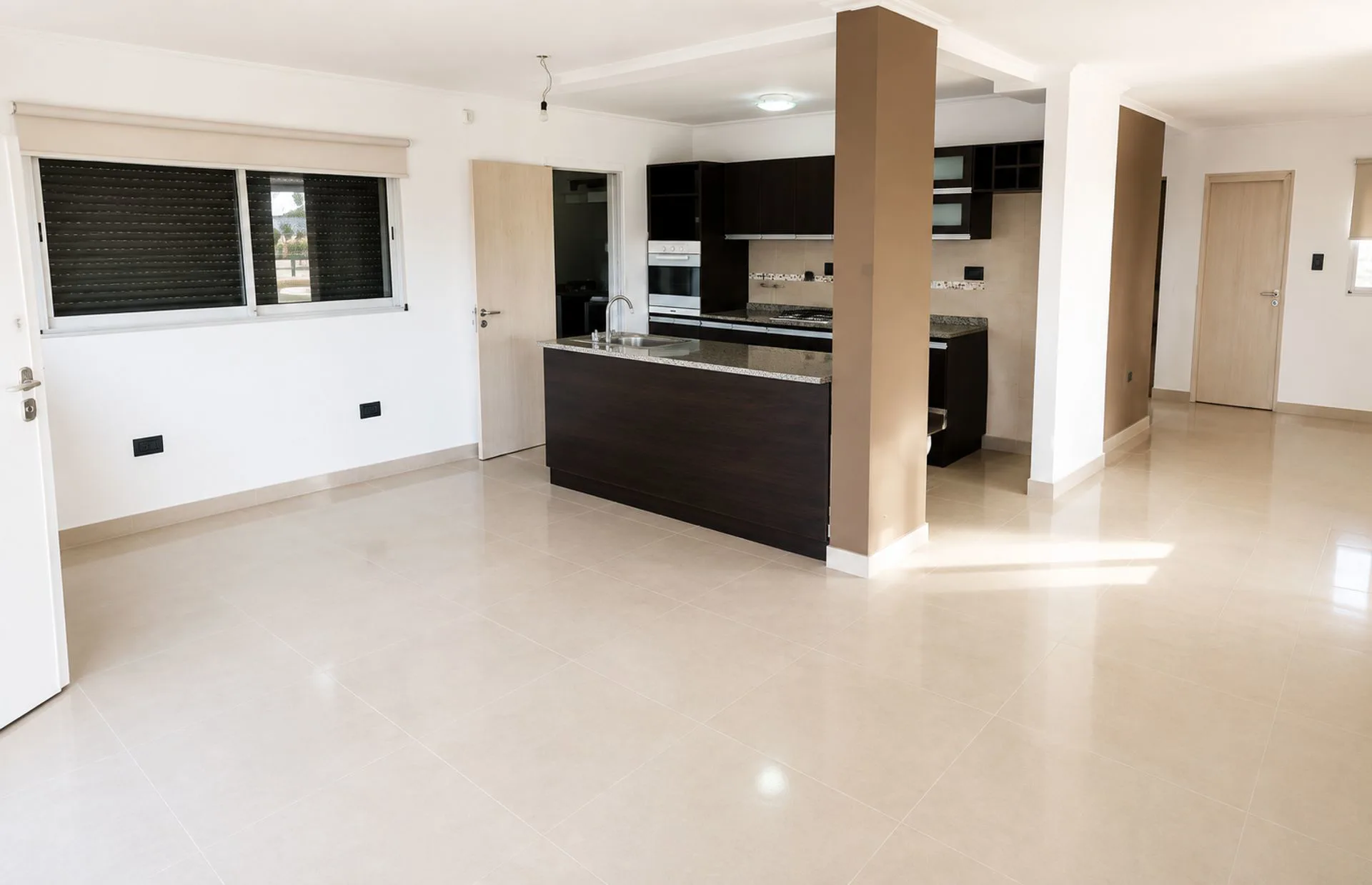 VENTA O PERMUTA DE CASA DE 4 DORMITORIOS EN ROLDAN foto 3