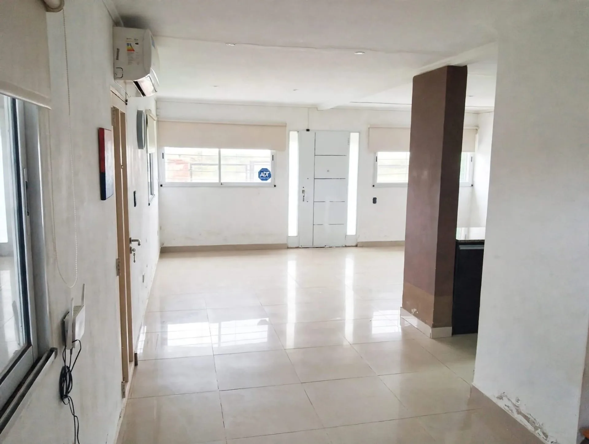 VENTA O PERMUTA DE CASA DE 4 DORMITORIOS EN ROLDAN foto 4