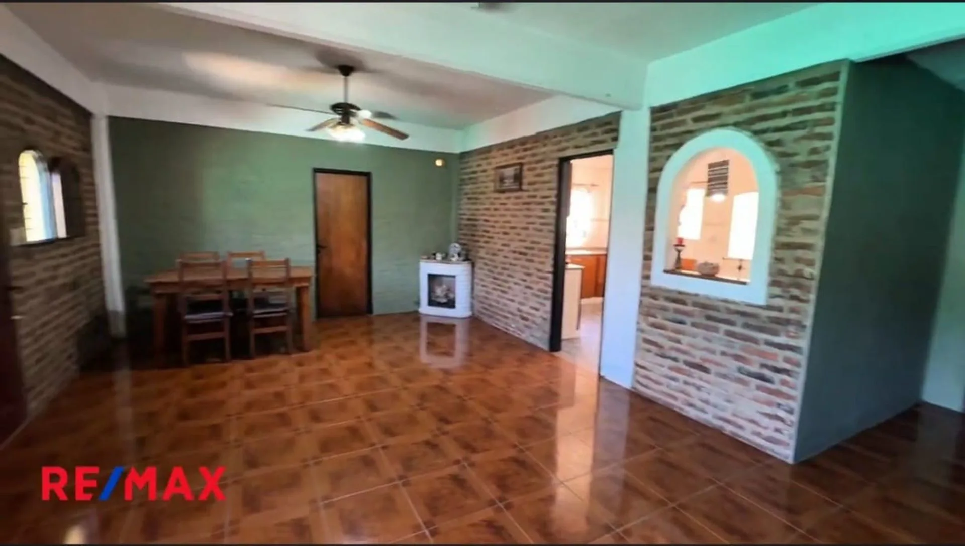 Muy Buena casa en el centro de Garin foto 3