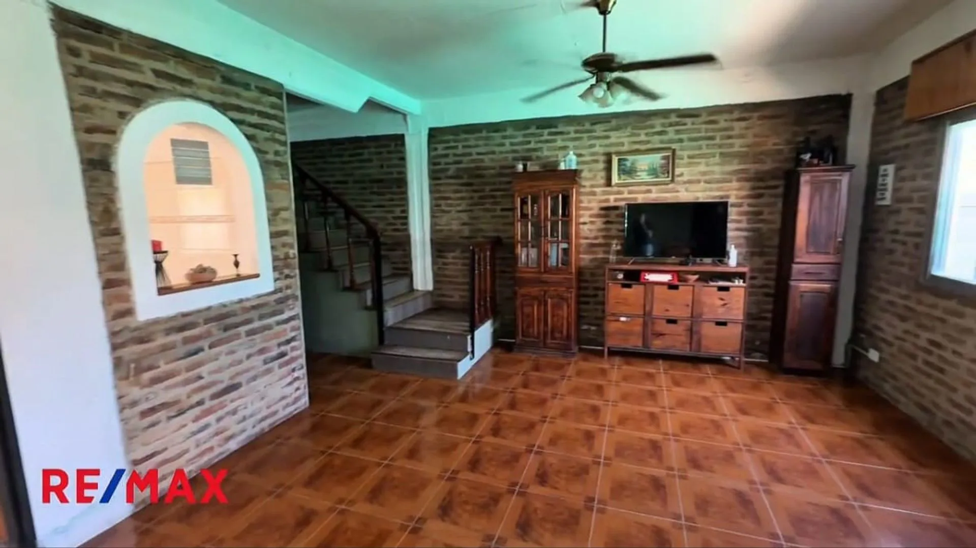 Muy Buena casa en el centro de Garin foto 4