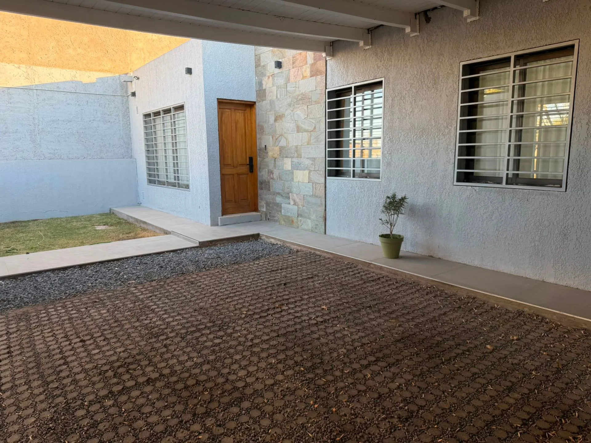 CASA EN B° BOULEVARES PUNTA DE RIELES, RIVADAVIA. foto 3