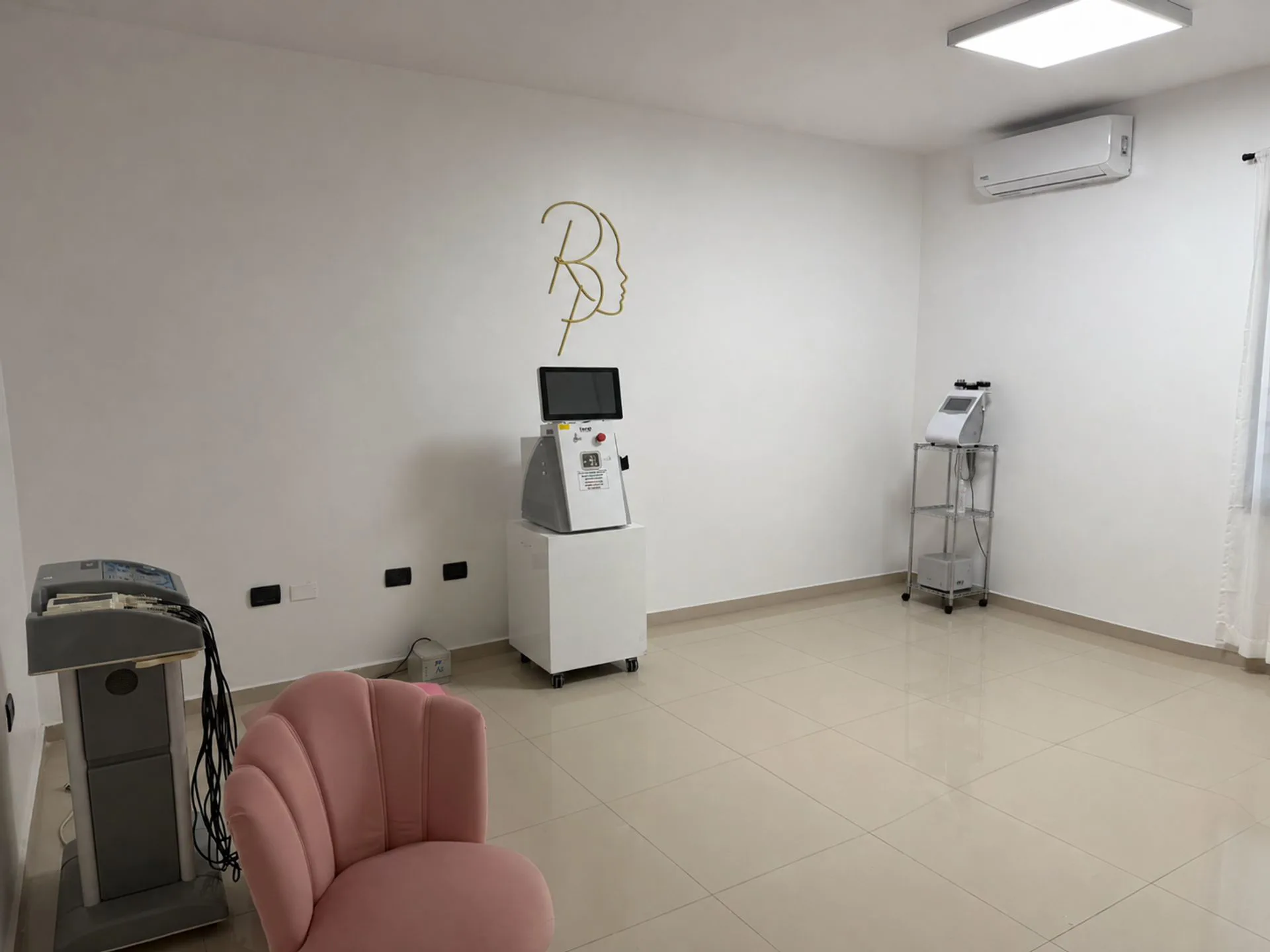CASA EN B° BOULEVARES PUNTA DE RIELES, RIVADAVIA. foto 4