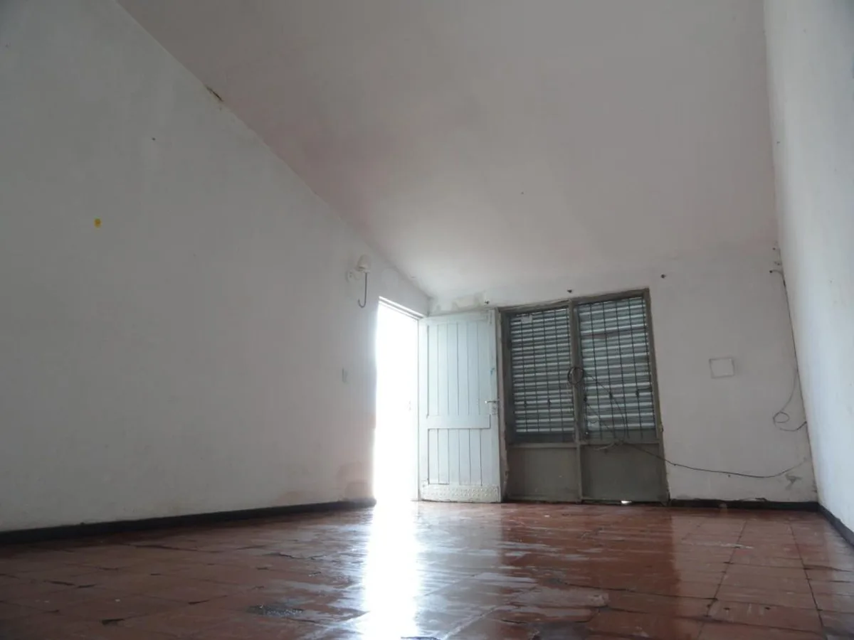 VENTA DE CASA CUATRO DORMITORIOS, BARRIO AUTONOMIA foto 3