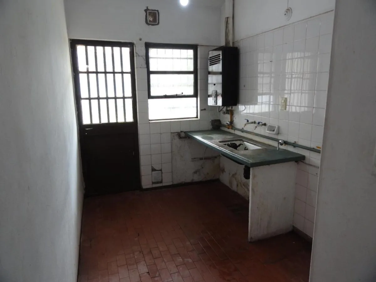 VENTA DE CASA CUATRO DORMITORIOS, BARRIO AUTONOMIA foto 4