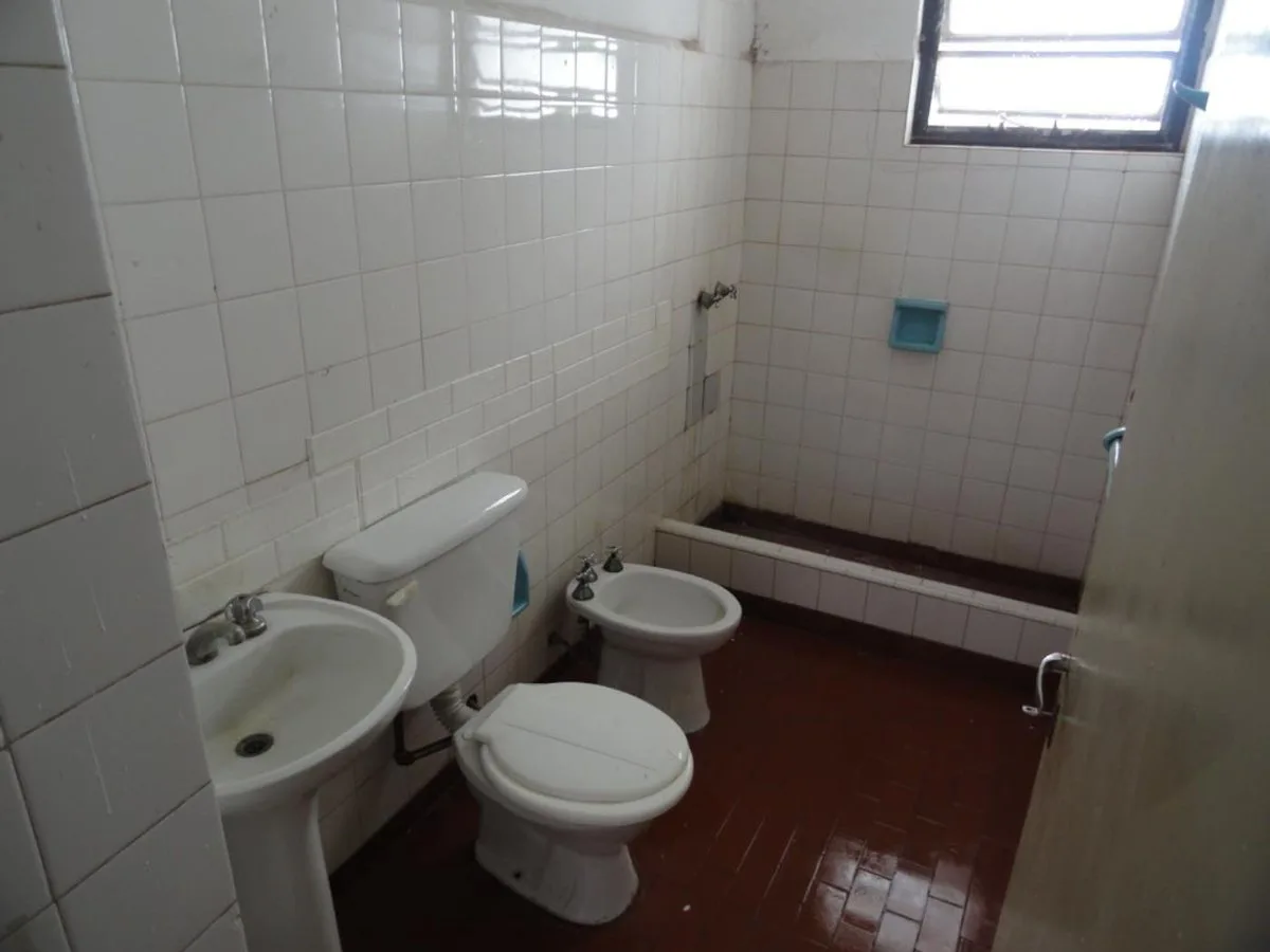 VENTA DE CASA CUATRO DORMITORIOS, BARRIO AUTONOMIA foto 5