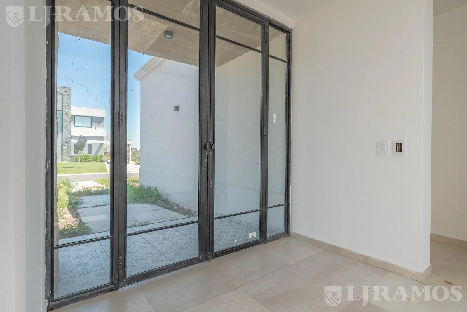 Casa en San Sebastián área 7 AL AGUA en cul de sac excelente ubicación acepta financiación MB foto 2