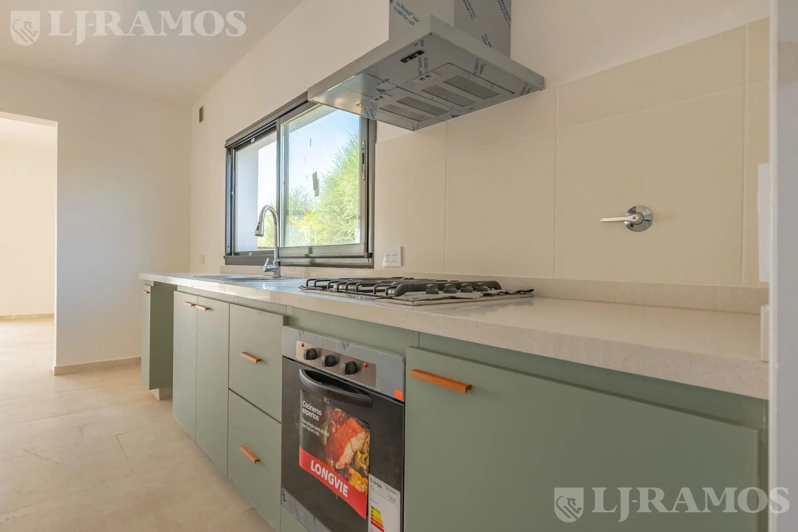Casa en San Sebastián área 7 AL AGUA en cul de sac excelente ubicación acepta financiación MB foto 3