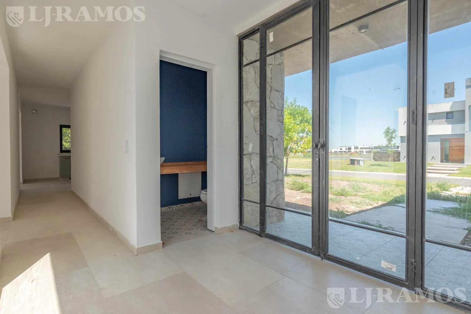 Casa en San Sebastián área 7 AL AGUA en cul de sac excelente ubicación acepta financiación MB foto 4