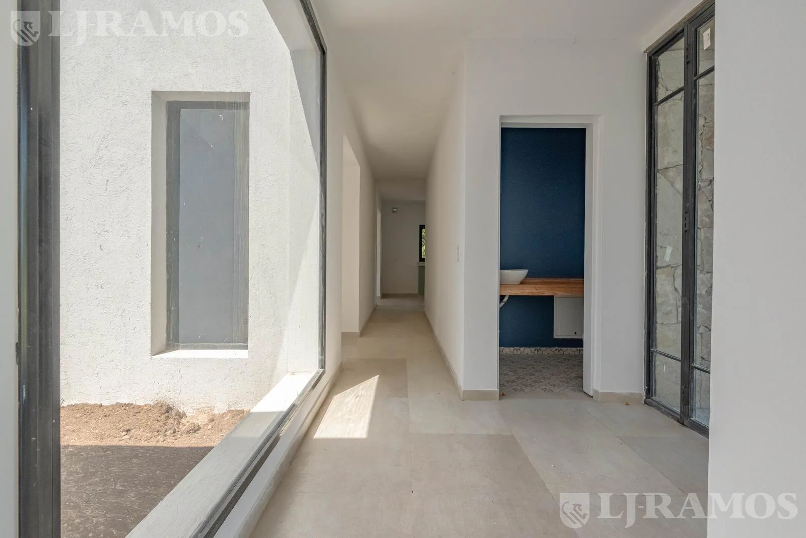 Casa en San Sebastián área 7 AL AGUA en cul de sac excelente ubicación acepta financiación MB foto 5