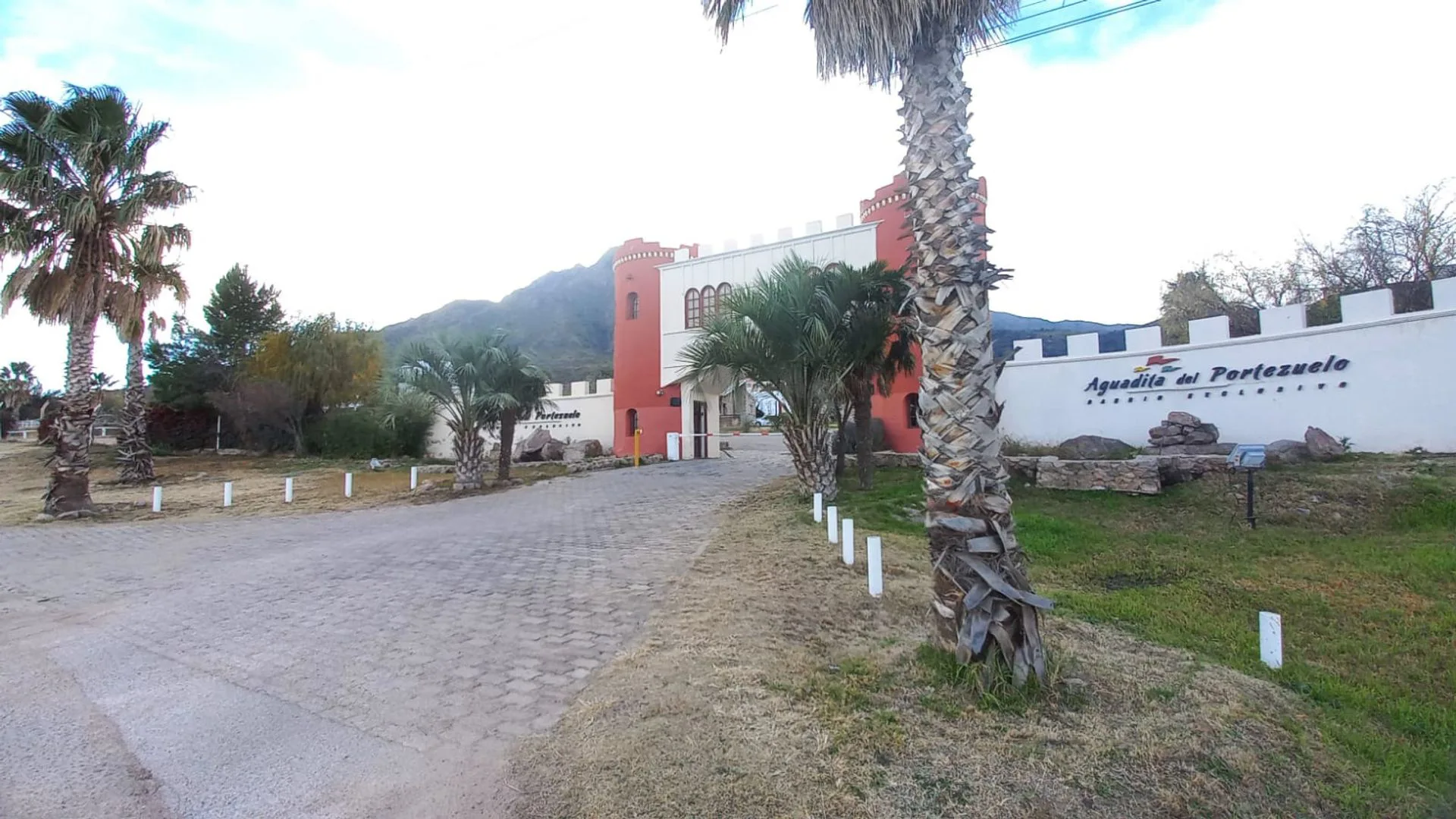 VENDE CASA EN BARRIO AGUADITA DE PORTEZUELO foto 3