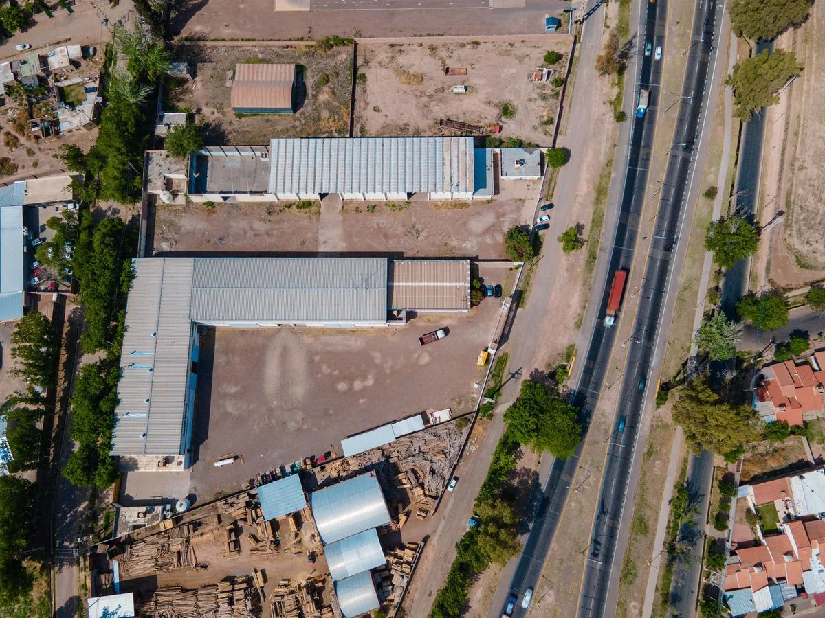 GALPÓN INDUSTRIAL EN ACCESO NORTE, EL PLUMERILLO foto 3