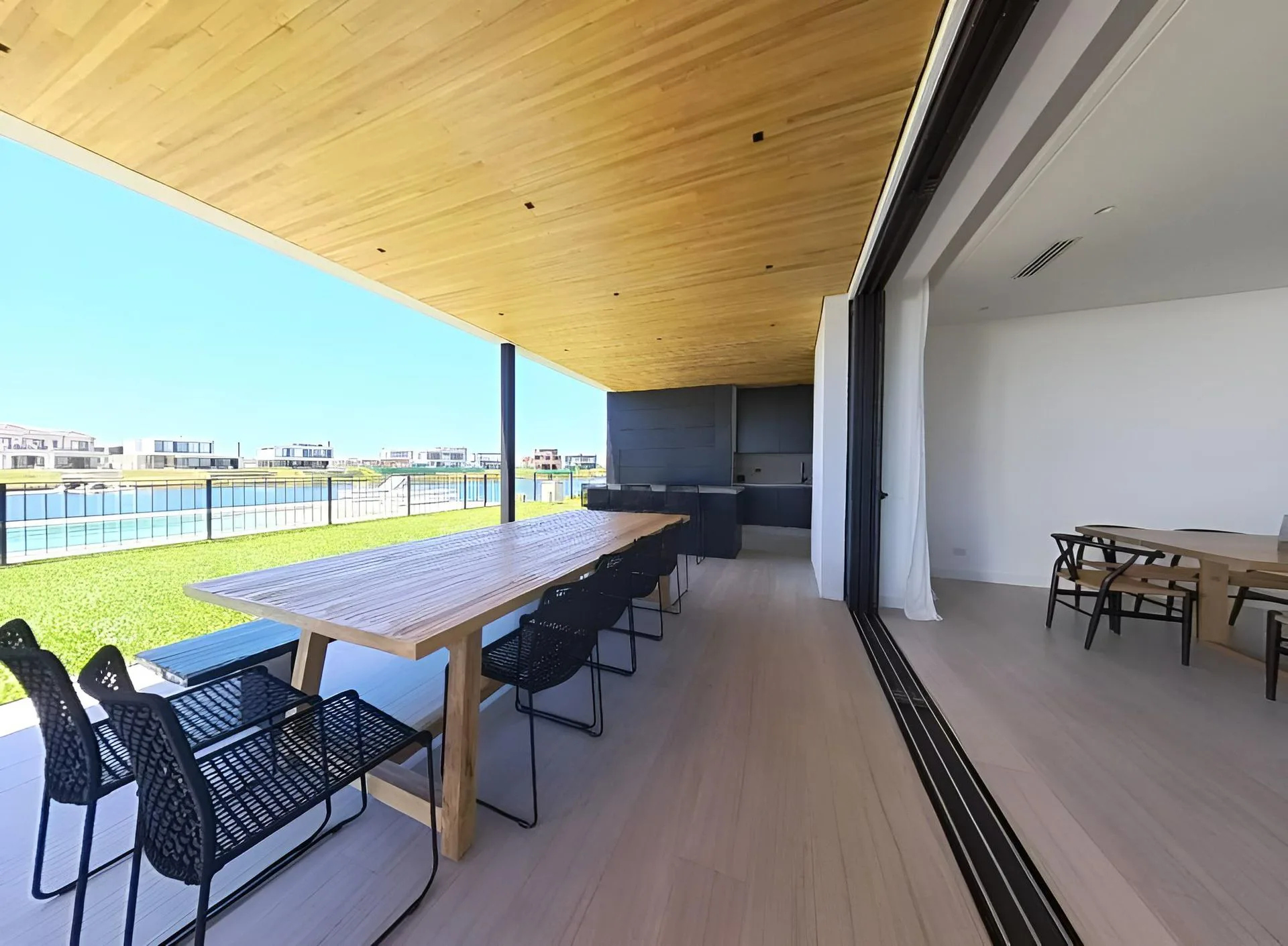 VENTA CASA AL LAGO BARRIO COSTAS PUERTOS foto 3
