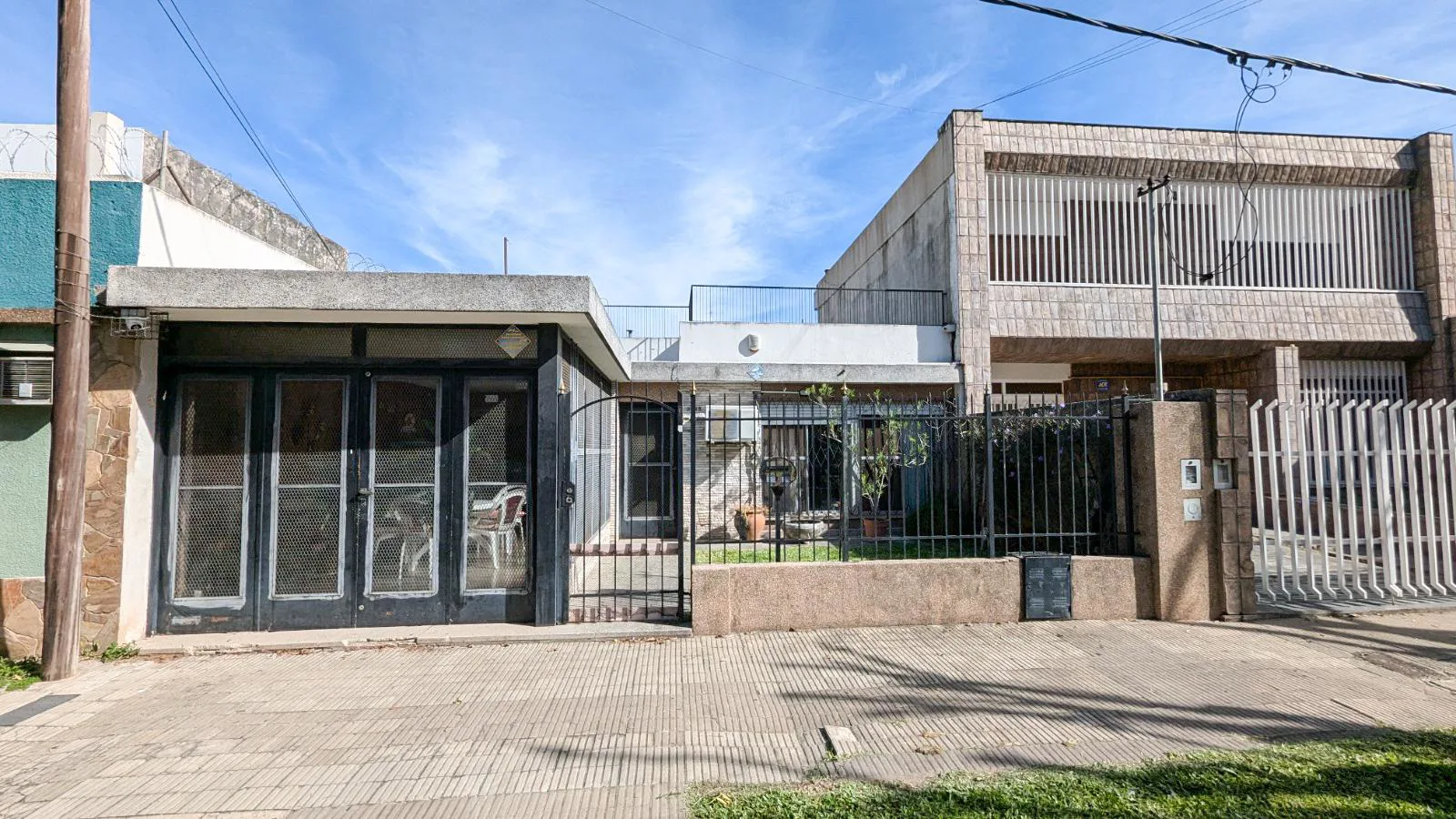 Dean Funes 2700 - Casa en venta de 3 dormitorios con patio, parrilla y cochera - Rosario, Jorge Cura foto 2