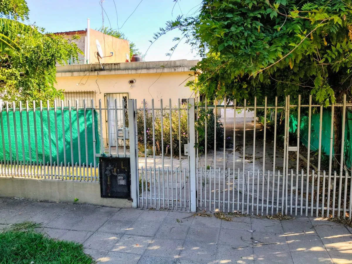 CASA VENTA LA REJA A REFACCIONAR (2 CASAS) foto 2