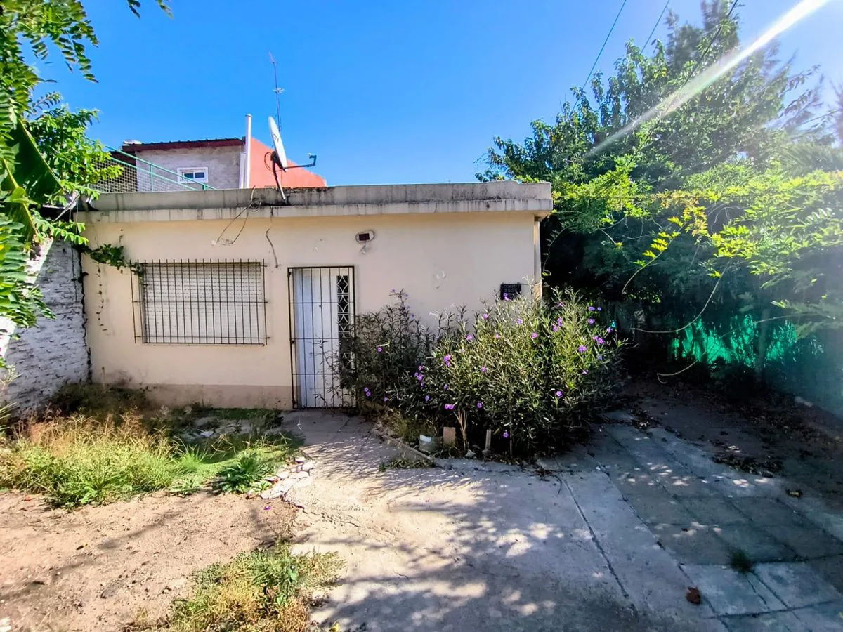 CASA VENTA LA REJA A REFACCIONAR (2 CASAS) foto 3