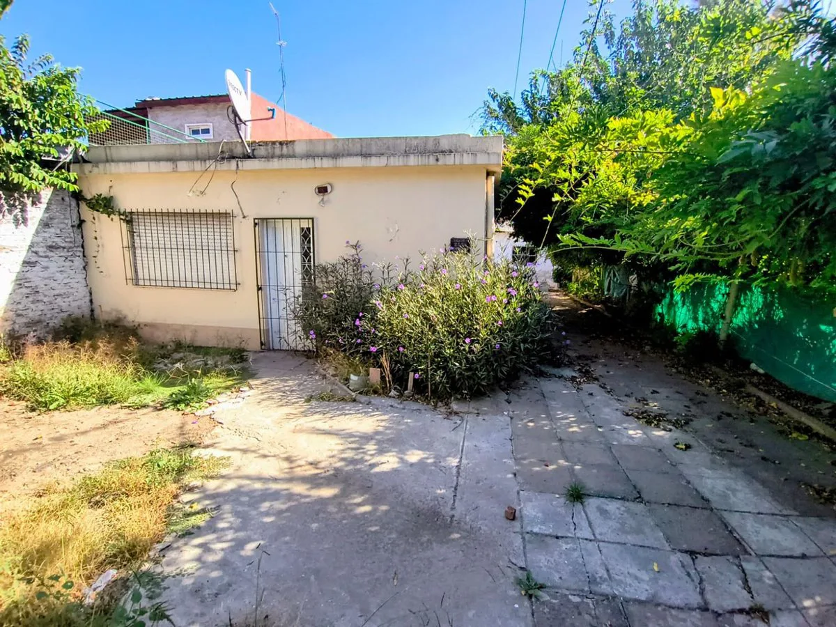 CASA VENTA LA REJA A REFACCIONAR (2 CASAS) foto 4