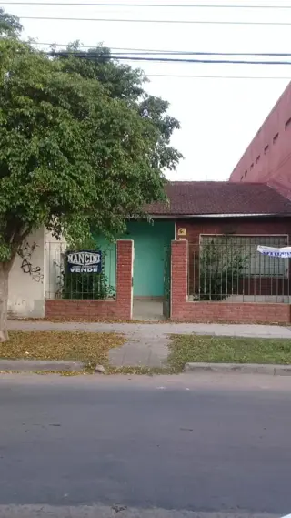 casa a reciclar sobre lote de 300 metros cuadrados exelente ubicacion foto 1