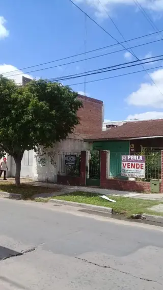 casa a reciclar sobre lote de 300 metros cuadrados exelente ubicacion foto 2