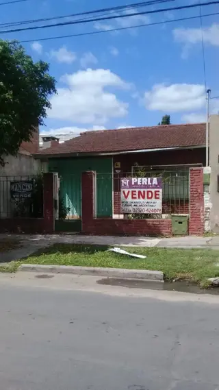casa a reciclar sobre lote de 300 metros cuadrados exelente ubicacion foto 3