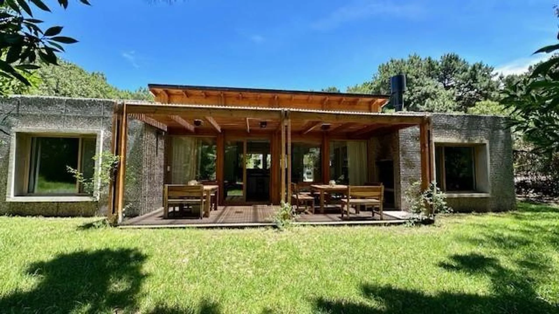 Venta de 2 Casas 8 ambientes barrio Quequén Chico foto 3