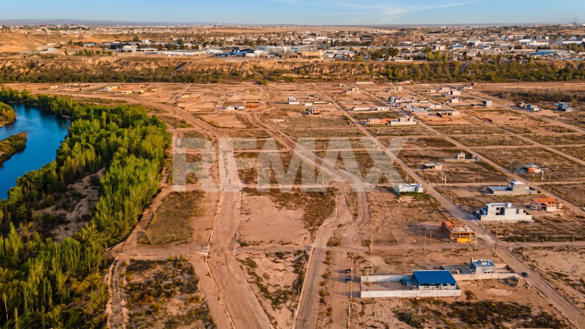 VENTA LOTE EN BARRIO PRIMA TERRA, CENTENARIO foto 4