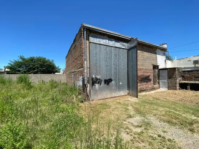 Se vende Galpon y Terreno. SAN CARLOS CENTRO.