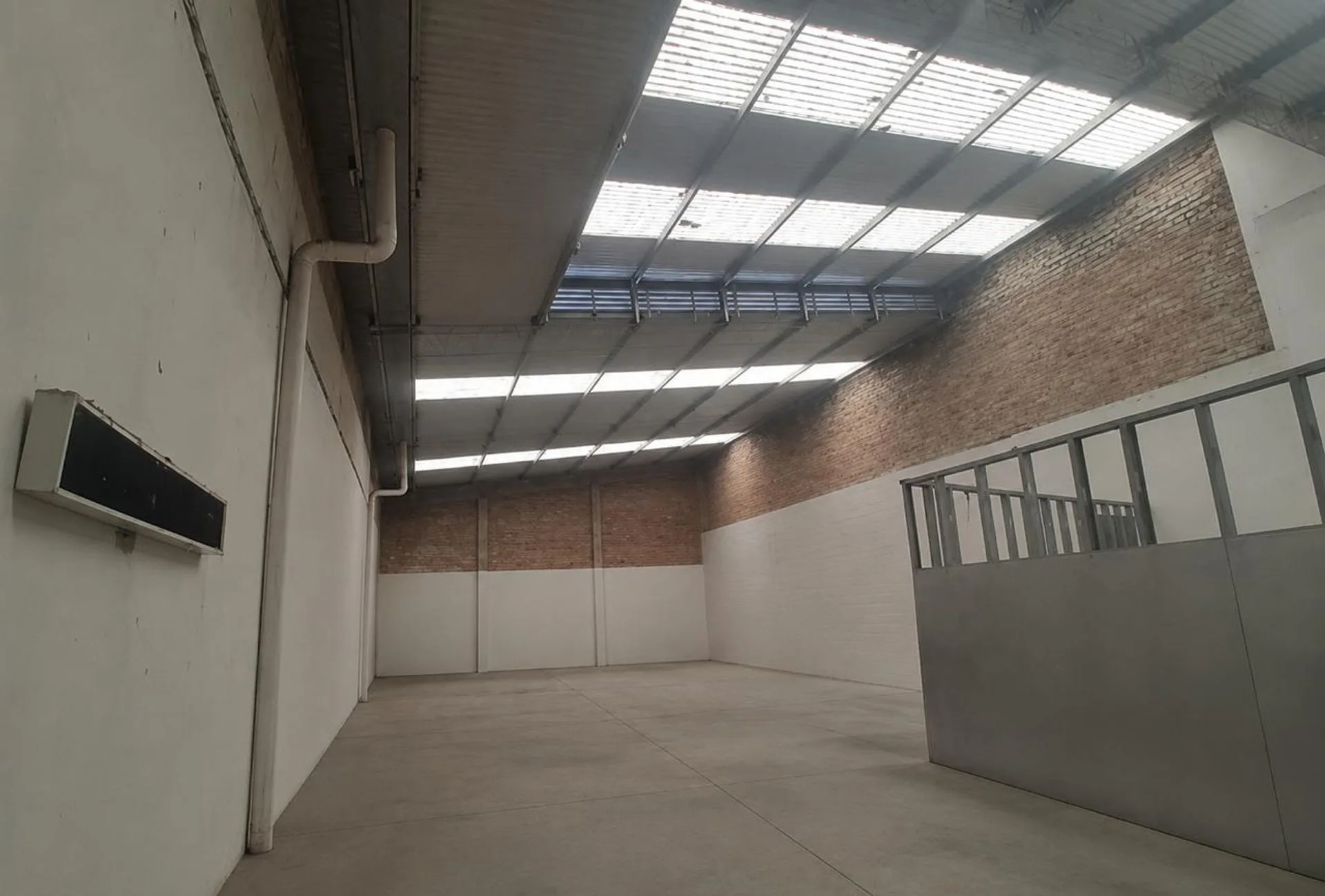 GALPON VENTA B INDUSTRIAL CON LOCAL U OFICINAS