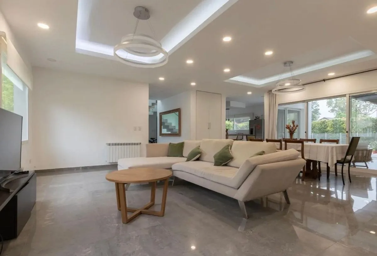 VENTA CASA 5 AMB C/PILETA B° LOS OLIVARES MALVINAS foto 5
