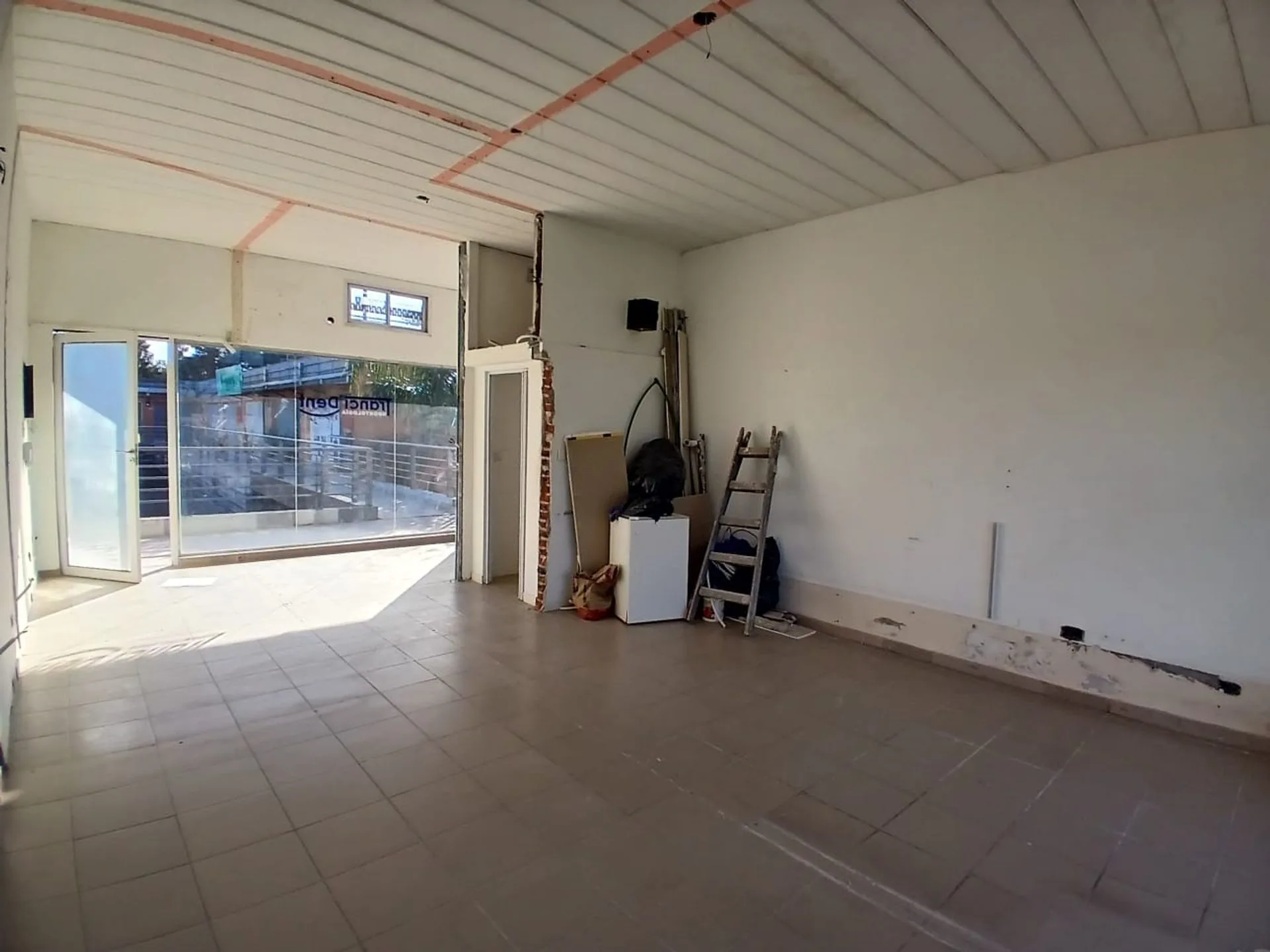 VENTA-LOCAL COMERCIAL EN SOLARES OPEN SHOP-MORENO foto 5