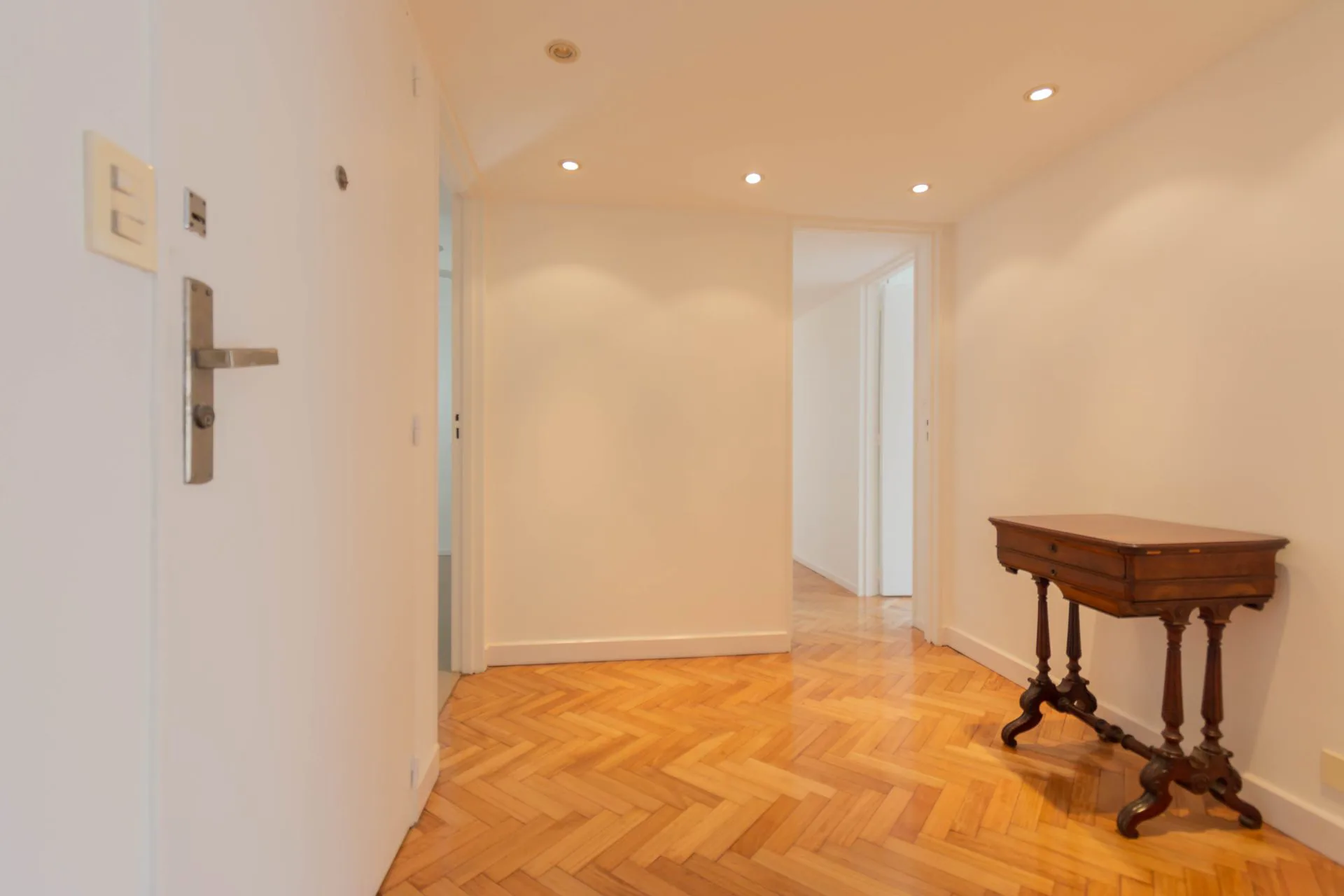 Venta departamento 4 amb en Belgrano C con cochera foto 3