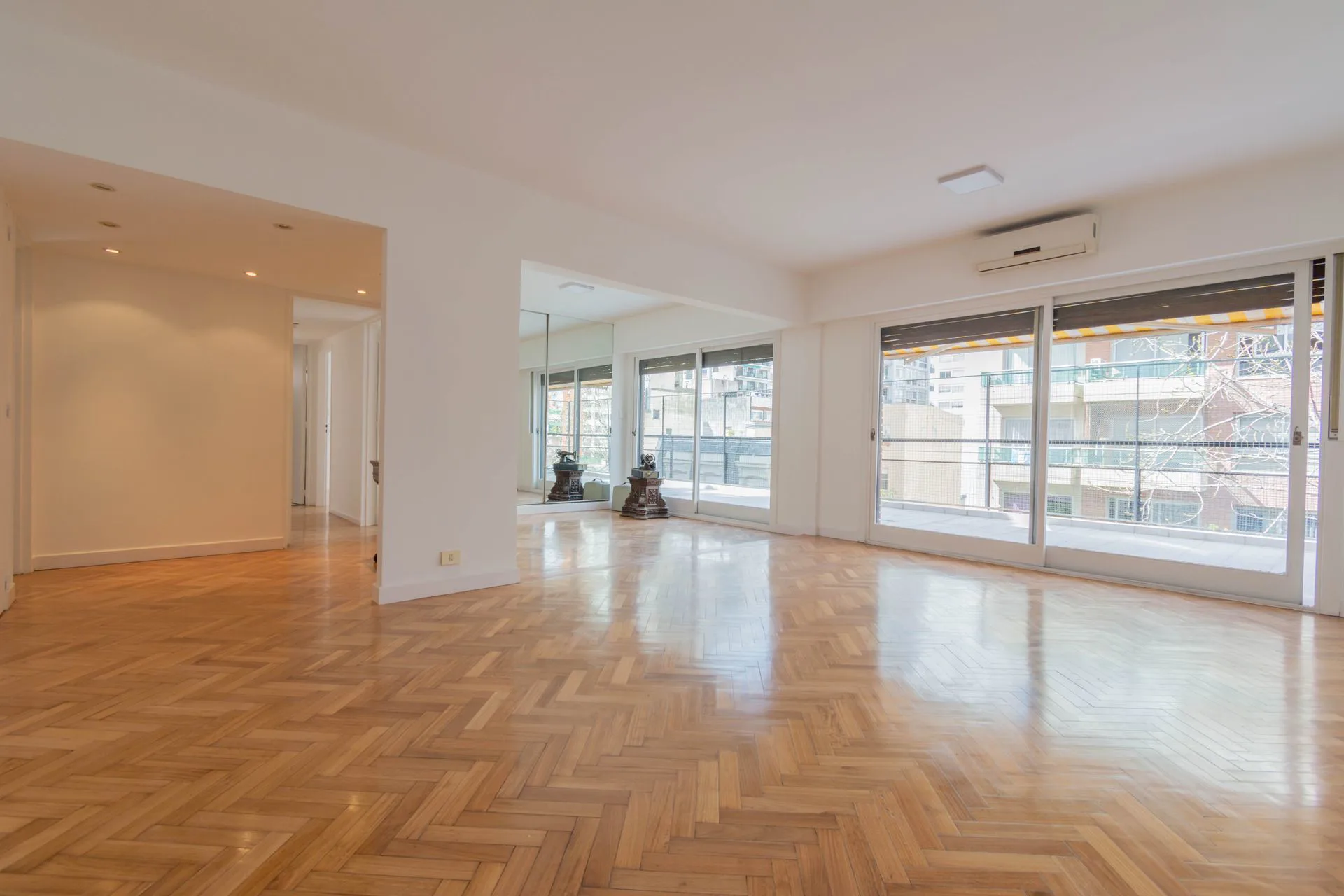 Venta departamento 4 amb en Belgrano C con cochera foto 4