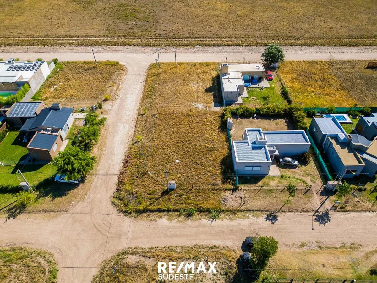 HERMOSO LOTE EN BARRIO LAS CAÑITAS 2 foto 2