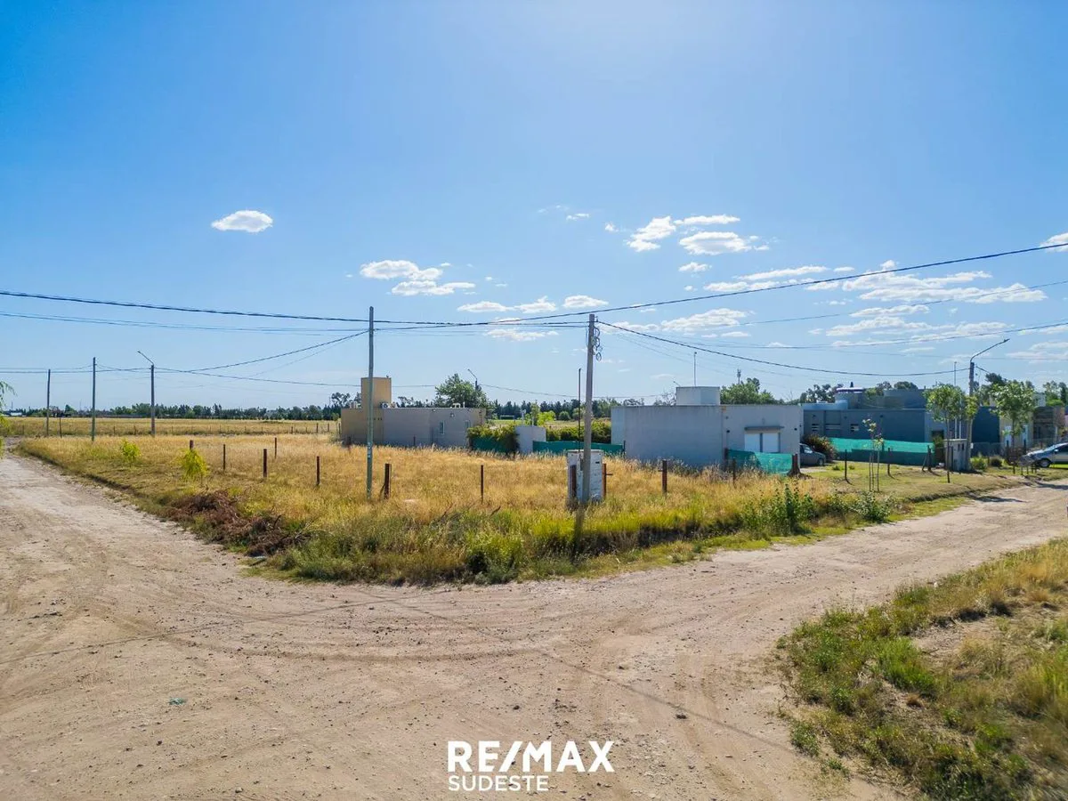 HERMOSO LOTE EN BARRIO LAS CAÑITAS 2 foto 3
