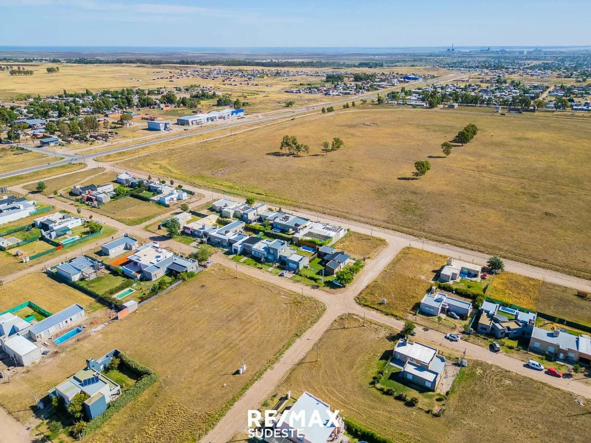 HERMOSO LOTE EN BARRIO LAS CAÑITAS 2 foto 5