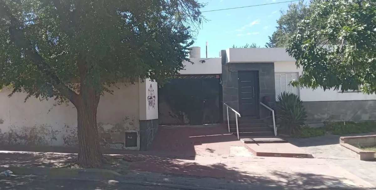 propiedad en venta: Casa + departamento San Luis foto 2