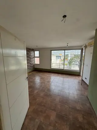 excelente d en departamento en Moreno centro - centro con cochera foto 2