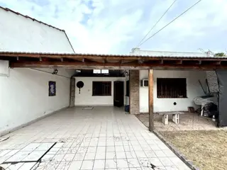 Apto Credito Casa en Venta 3 Ambientes en Excelente Ubicación a 2 Cuadras de Av Eva Perón, Gba Sur - Zonaprop foto 1