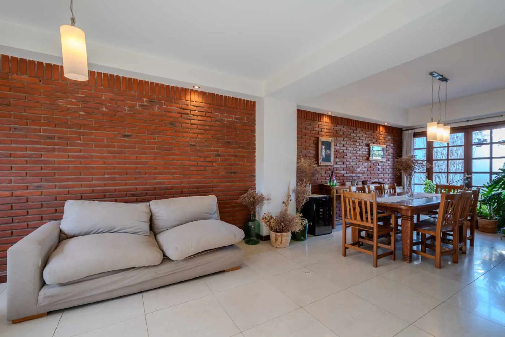 VENTA CASA 5 AMB. CON PARQUE/ LOS TRONCOS foto 4