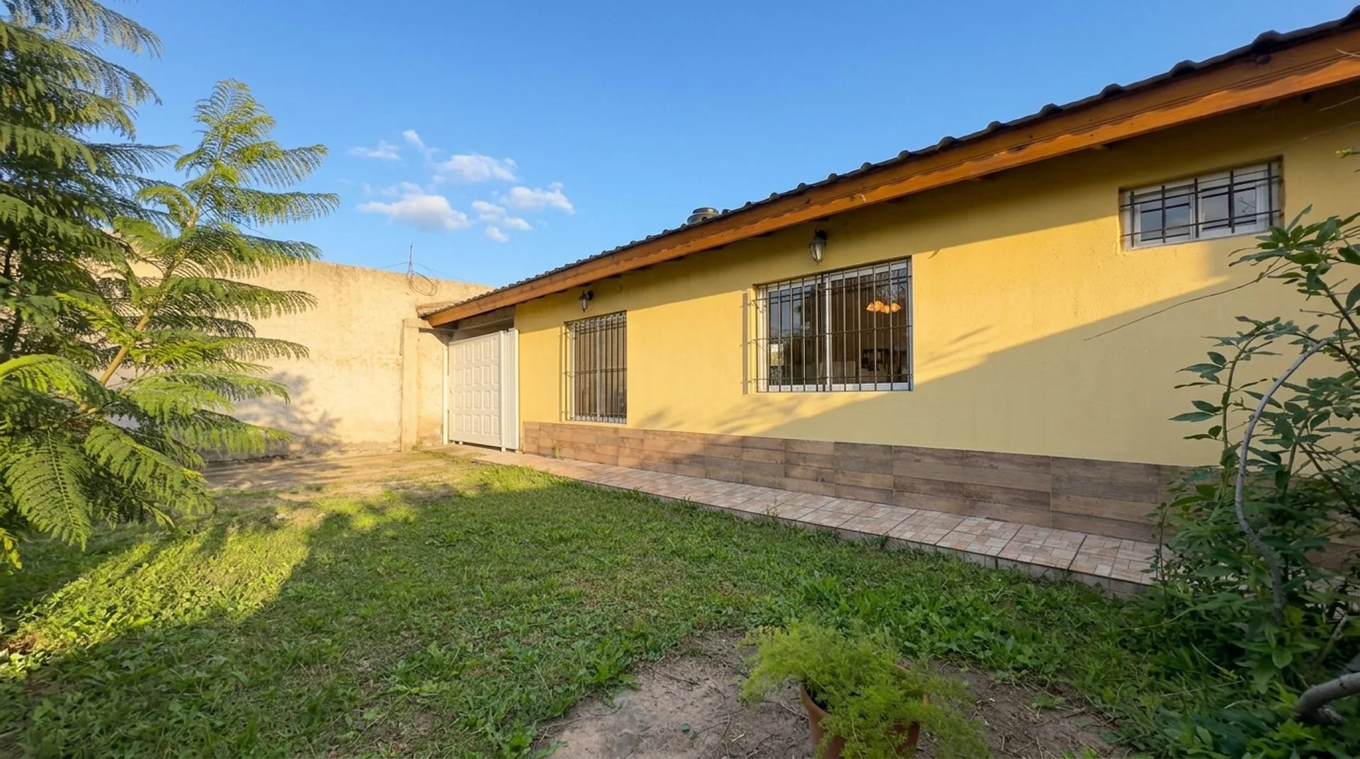 CASA EN VENTA TRISTAN SUAREZ 2 AMB CON PILETA foto 2