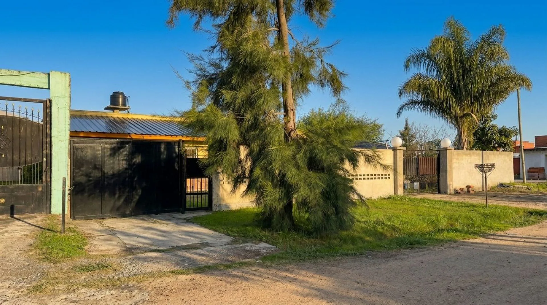 CASA EN VENTA TRISTAN SUAREZ 2 AMB CON PILETA foto 3