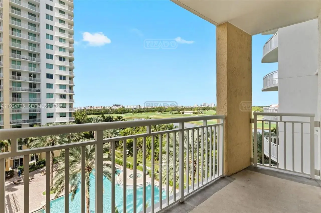 1755 E Hallandale Beach Blvd #501E 1700 foto 3