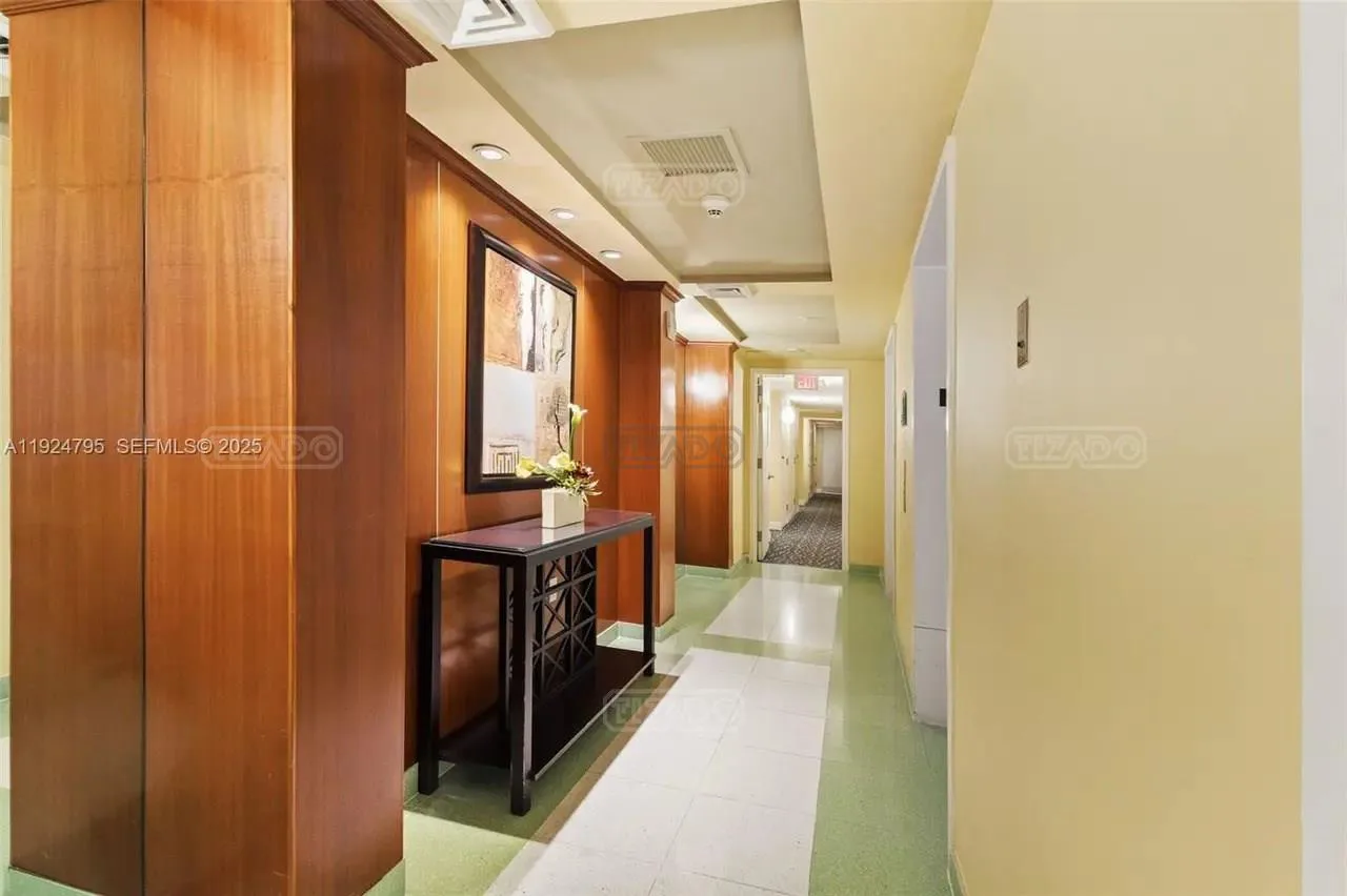 1755 E Hallandale Beach Blvd #501E 1700 foto 4