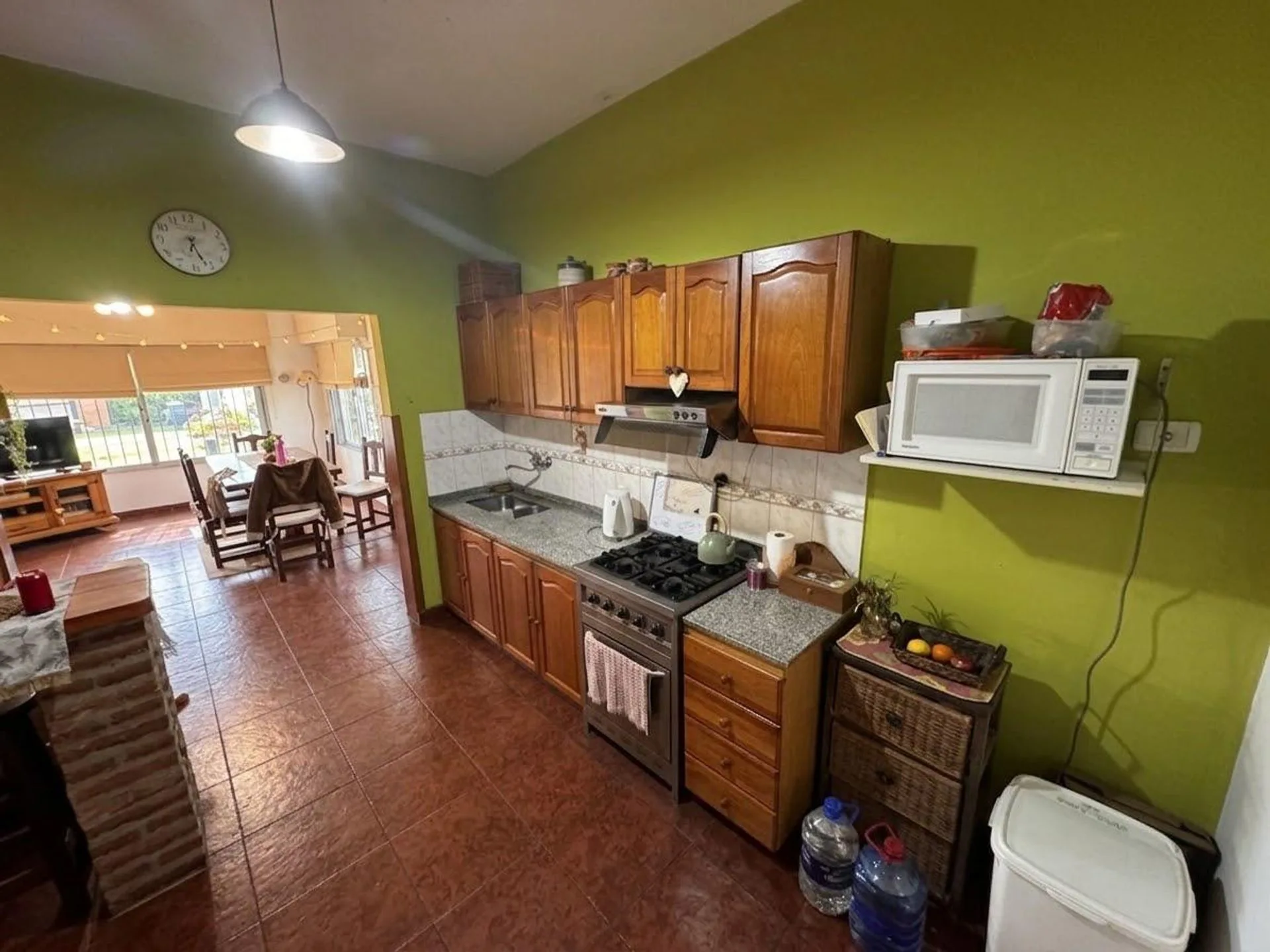 VENTA CASA 3 AMBIENTES EN BURZACO CON JARDIN foto 3