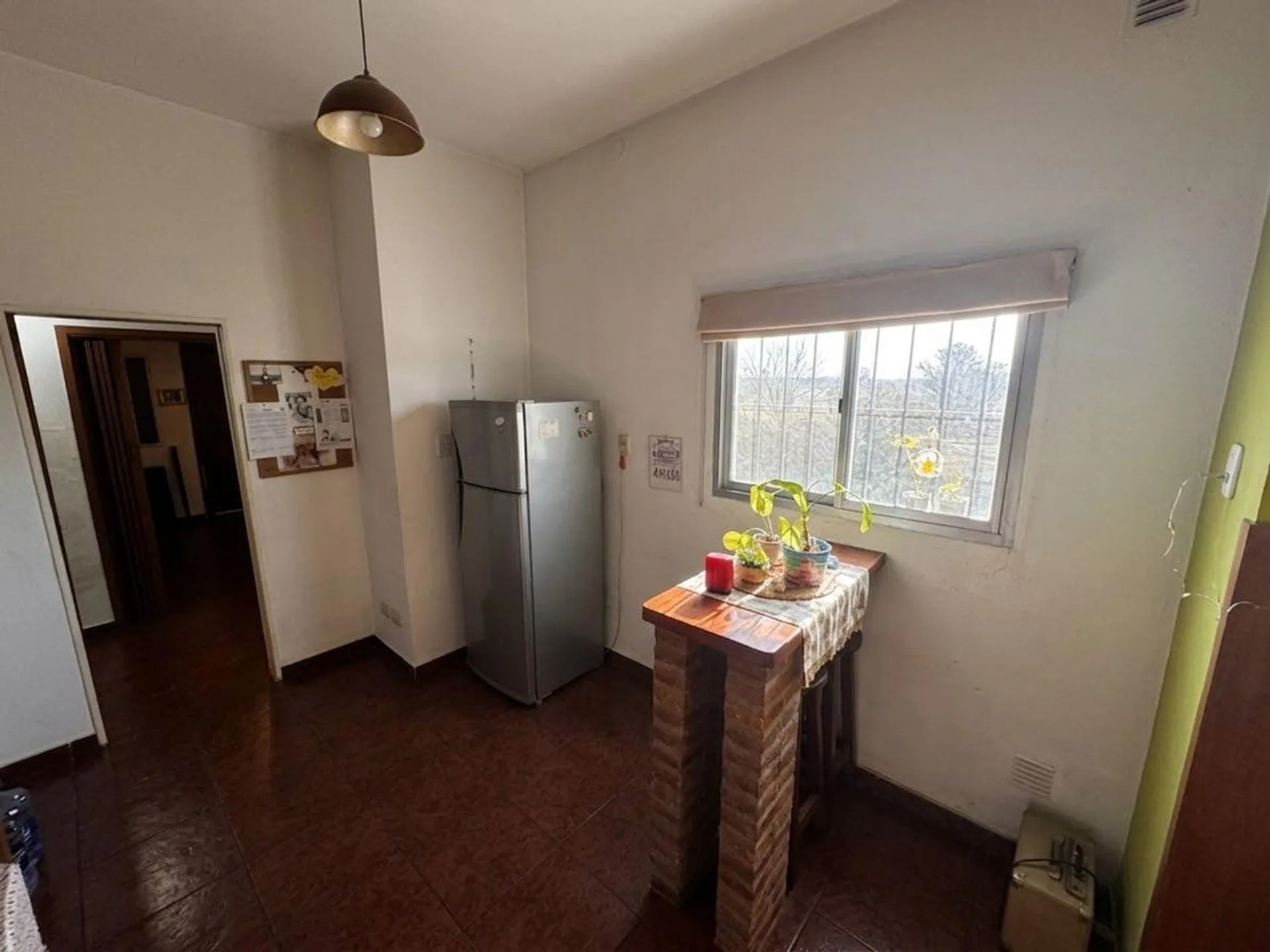 VENTA CASA 3 AMBIENTES EN BURZACO CON JARDIN foto 4