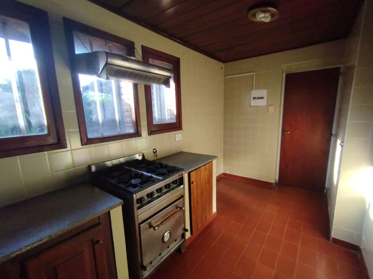 CASA DOS DORMITORIOS VENTA CITY BELL APTA BANCO foto 5
