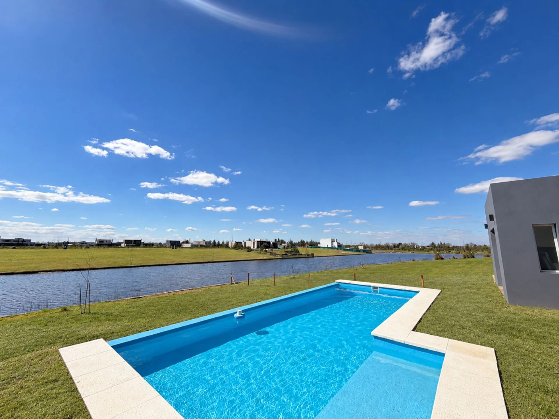 VENTA CASA 5 AMB EL NAUDIR CON SALIDA AL RIO foto 3