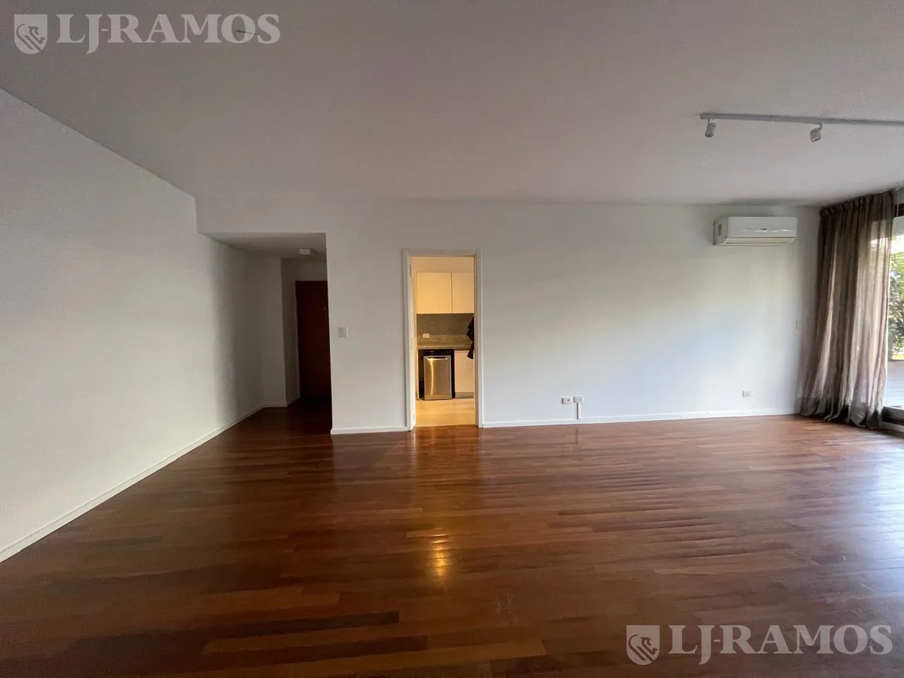 EXCELENTE DEPARTAMENTO 4 AMBIENTES EN VENTA ARBORIS LAS LOMAS foto 2